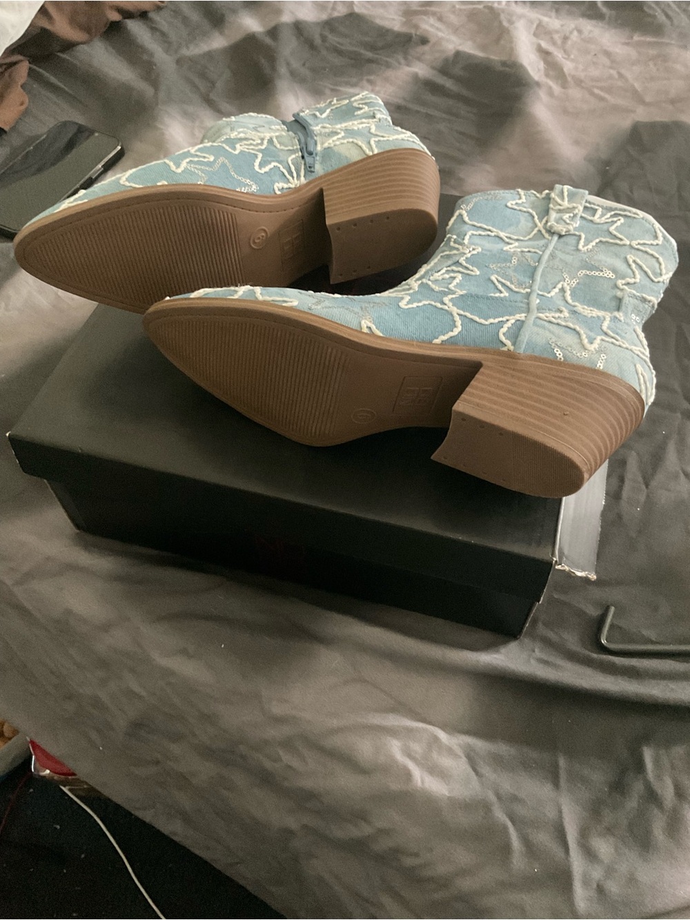 Women's Light Blue Embroidered Ankle Boots - Stylish Western-Inspired Fashion - Picture 1 of 2